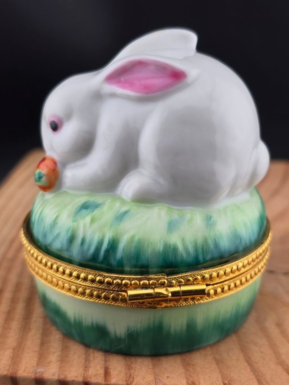 Bunny Porcelain Trinket Box Gold Trim Hinged Lid Hand-Painted 2.25" - Picture 4 of 8